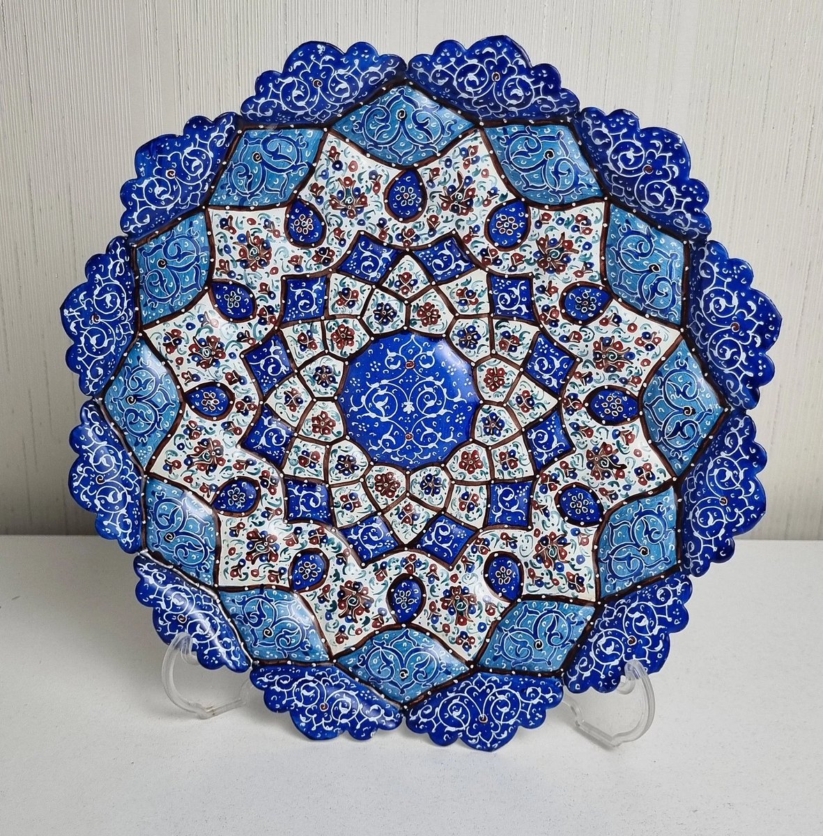 afsixo's tweet photo. 📍Iran

Mina Kari is an ancient Persian art of painting and coloring the surfaces of metals (like copper, silver, or gold) and ceramics using intricate vitreous enamels. https://t.co/m0IS14B933