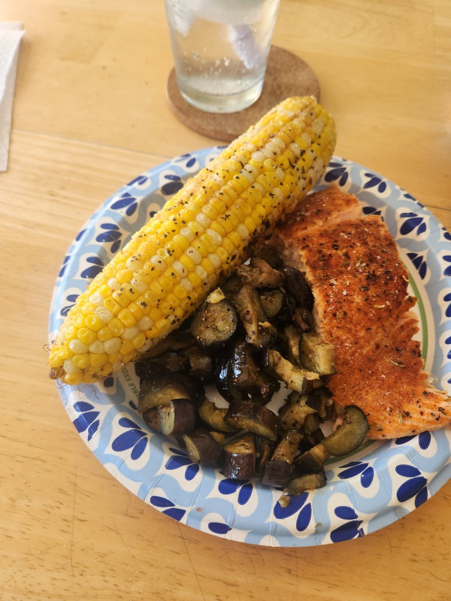 BowersYvette's tweet photo. Salmon, sautéed eggplant &amp; mushrooms, roasted corn. https://t.co/MJPHpn1CEc