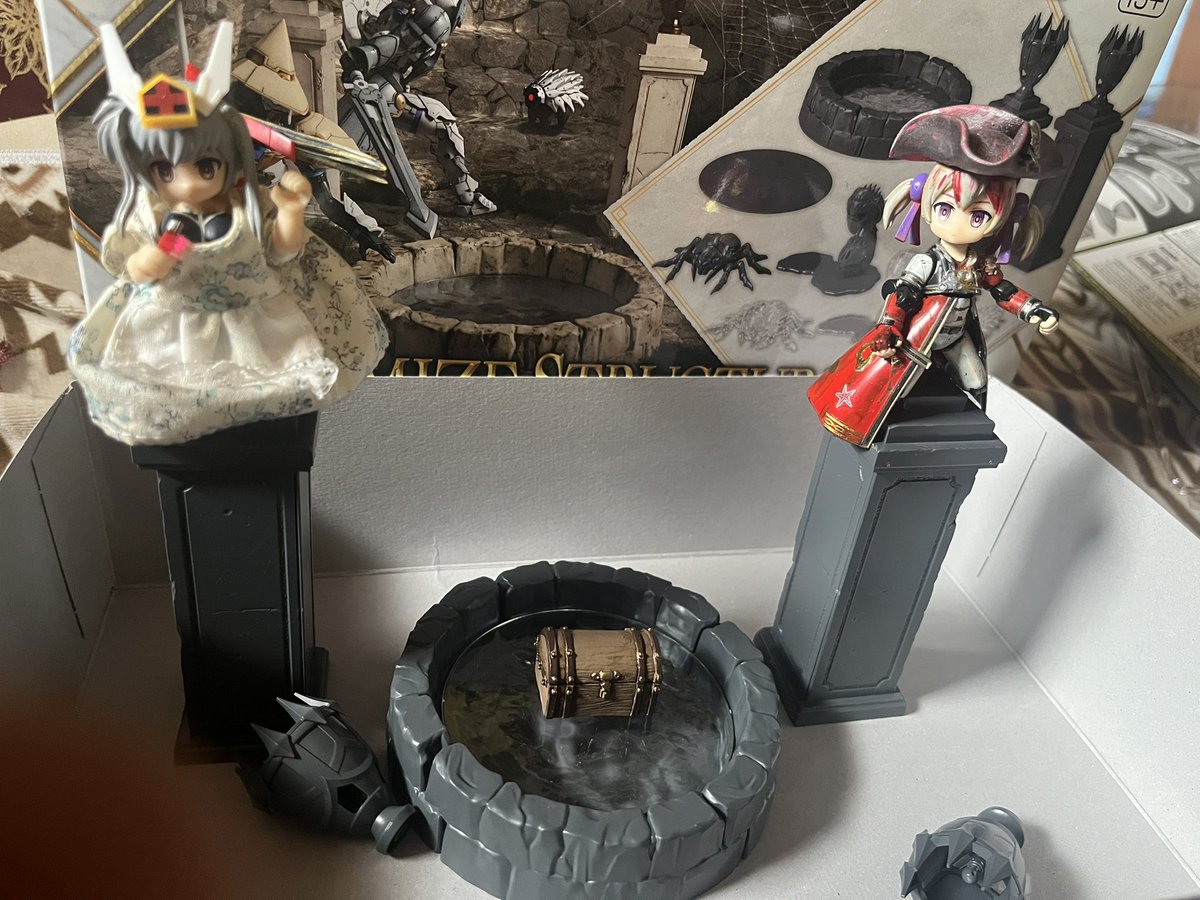 KaennH's tweet photo. おはようございます😊

着々と冒険者用の小物が増えていってます。

フローナちゃん？他の娘が真似するから止めなさい？

フリート「姉上、新しい遊びか?」

ほら〜… https://t.co/9rGvoUFHss