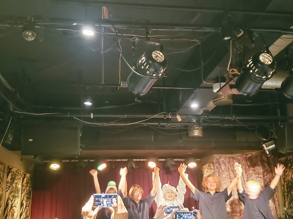 ayanami1229's tweet photo. まこきー🎹
ありがとうꔛ♥
大切にするよ🥹
うー💦唯一の写真なのに
顔写ってないけど🤭
お疲れさま(>ᴗ<)
Thanks♡またね👋´-
@ymakoKey https://t.co/NaFHcuKiNN