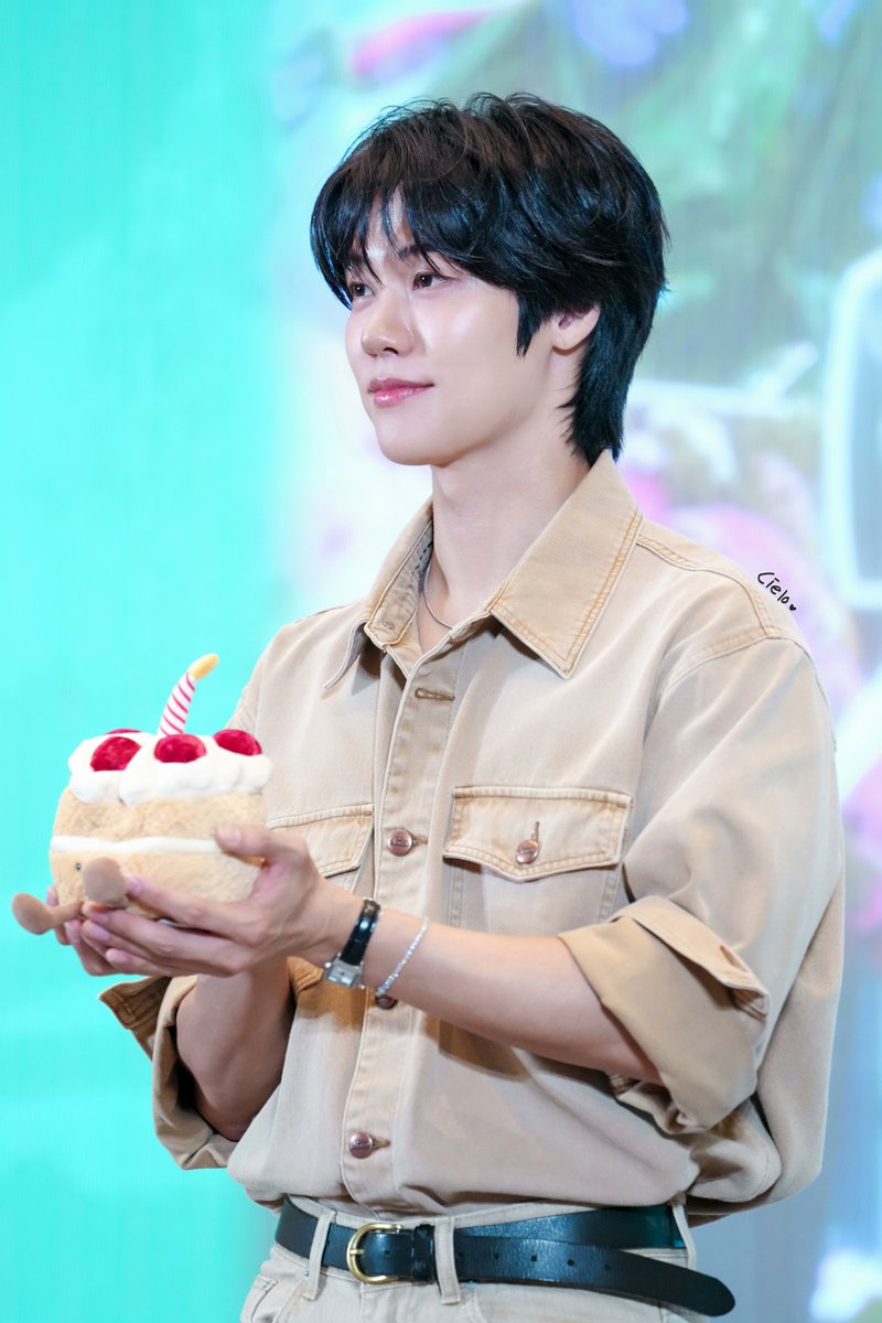 cielo_201014's tweet photo. 260628 포토북 팬싸 3rd PHOTO BOOK [Elsewhere, Slowly]_상하이day2

초 안꺼졌는뎅🎂

#NFlying #엔플라잉 #이승협 #포토북 #Elsewhere_Slowly #상하이 #Shanghai #上海 https://t.co/gCcdX1Bphv