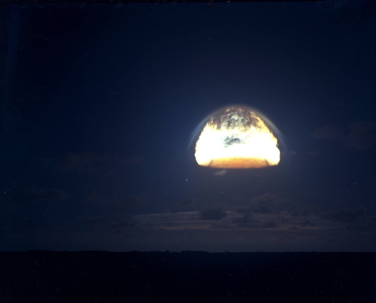 atomicarchive's tweet photo. «Bighorn» thermonuclear test, 7.65 Megatons, 3600 m burst height, Christmas Island, 6:19 a.m. June 27, 1962. https://t.co/aZ3tQGojvO