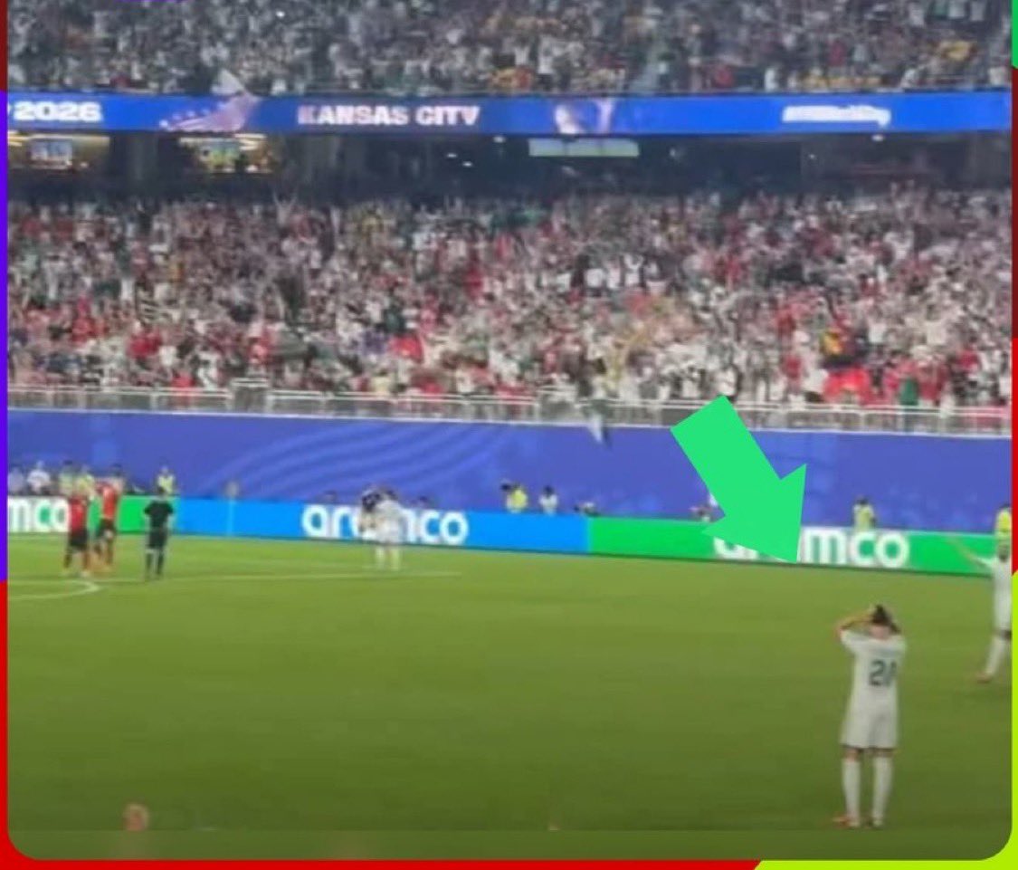 red_fahim's tweet photo. اول مرة في تاريخ كأس العالم.. حزن لاعبي المنتخب الجزائري بسبب هدف محرز .. عيب وعار على كرة القدم العالمية أن يكون المنتخب الجزائري في المونديال https://t.co/BR6frkTfa6