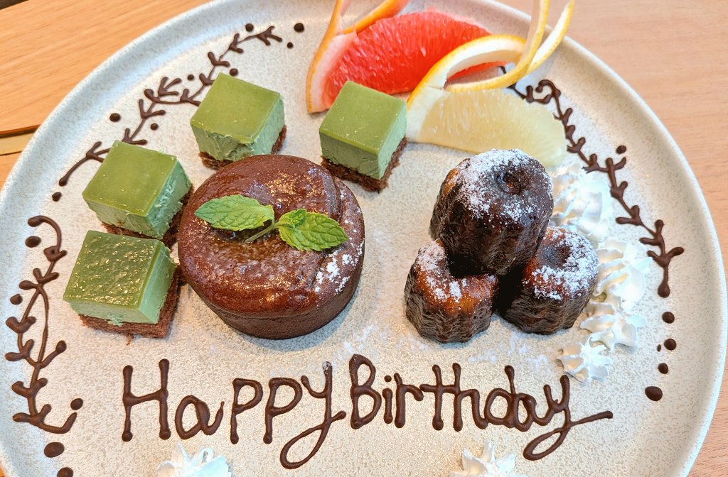 445_mdrk's tweet photo. 昨日は誕生日でした！
お祝いしてくれた方々本当にありがとう✨️
プレゼントもたくさんありがとう🫶
また1年健やかに、推しにたくさん会えるように楽しく生きていきます💚🩵
みんな大好きだよ！！！ https://t.co/tdd0ReLBVR