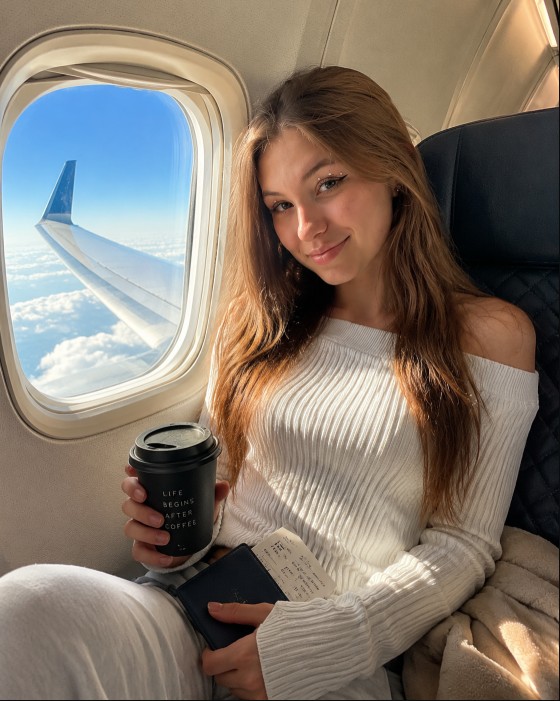 MichelleTruong1's tweet photo. Somewhere above the clouds, I found a little peace, a little coffee, and a moment just for myself.
#TravelVibes #SkyMood #WanderLife #CalmMoments #JourneyDiaries #AestheticTravel https://t.co/LFSG8RlRqB