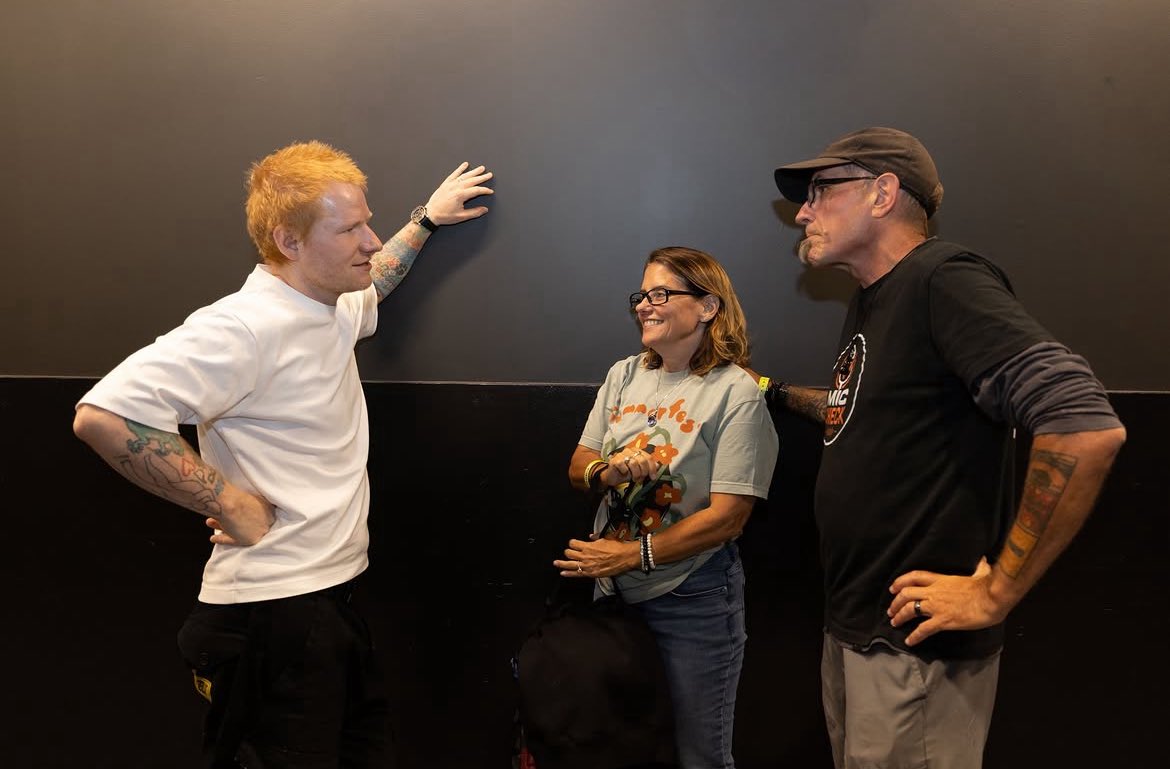 AccessEdSheeran's tweet photo. New pictures of Ed Sheeran with a fan who recently beat blood cancer in Milwaukee 

📸: Aurora Health Care https://t.co/fqmTeMcebZ