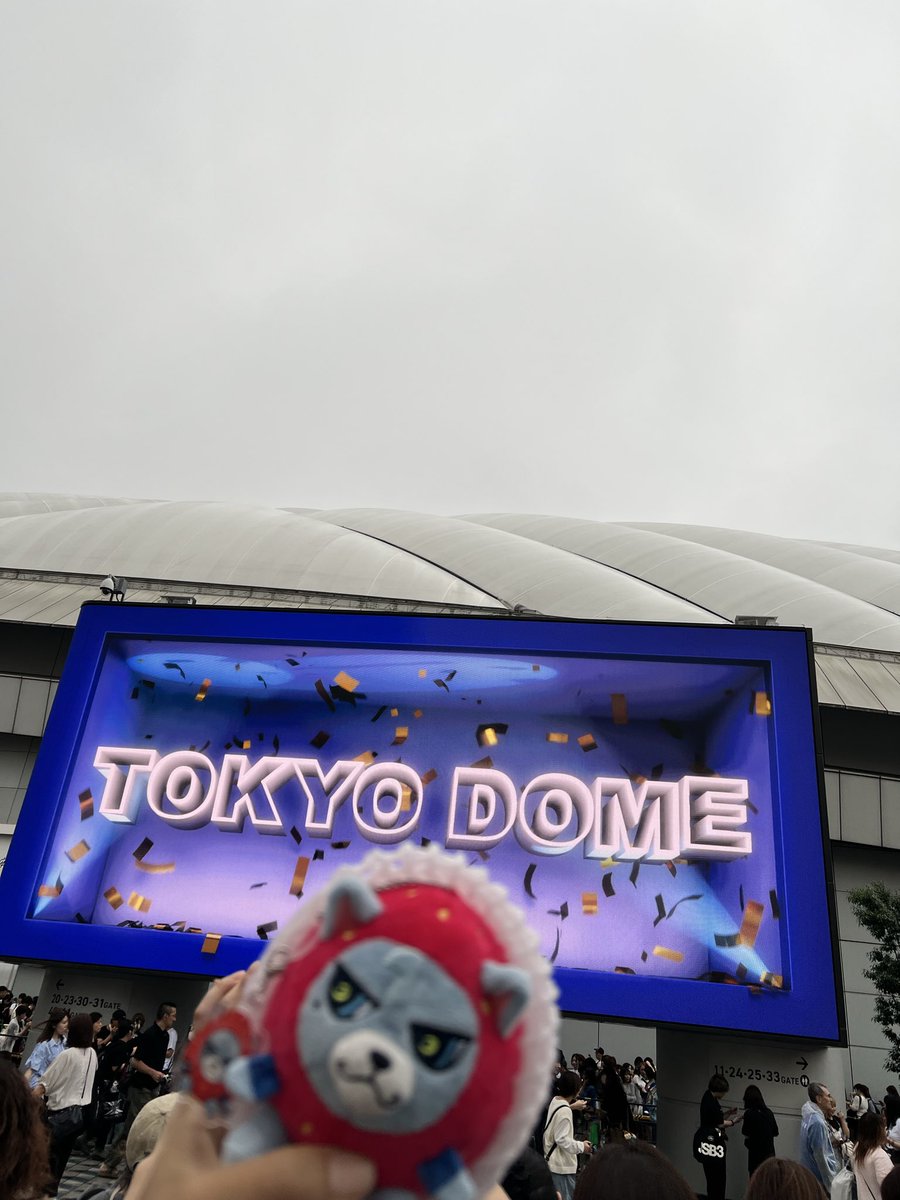junjunexile19's tweet photo. 東京ドーム　2Days参戦
雨の中、三代目を満喫した２日間でした。
#CDL
#三代目JSOULBROTHERS
#JSBLAND #東京ドーム https://t.co/uOU63ScnlK