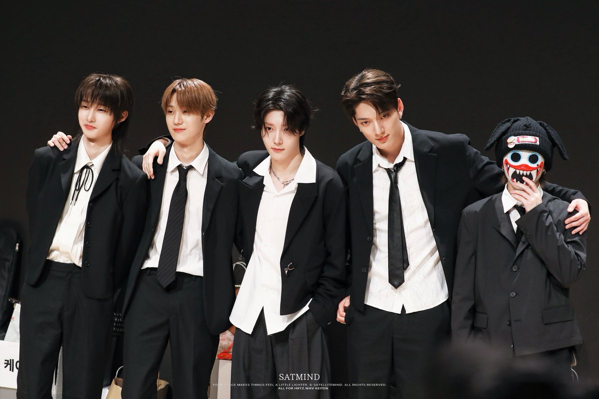 satmind_withk10's tweet photo. 260628 비트로드

수트웨이브🖤

#하츠웨이브 #hrtzwav https://t.co/uBNxOWa8u0