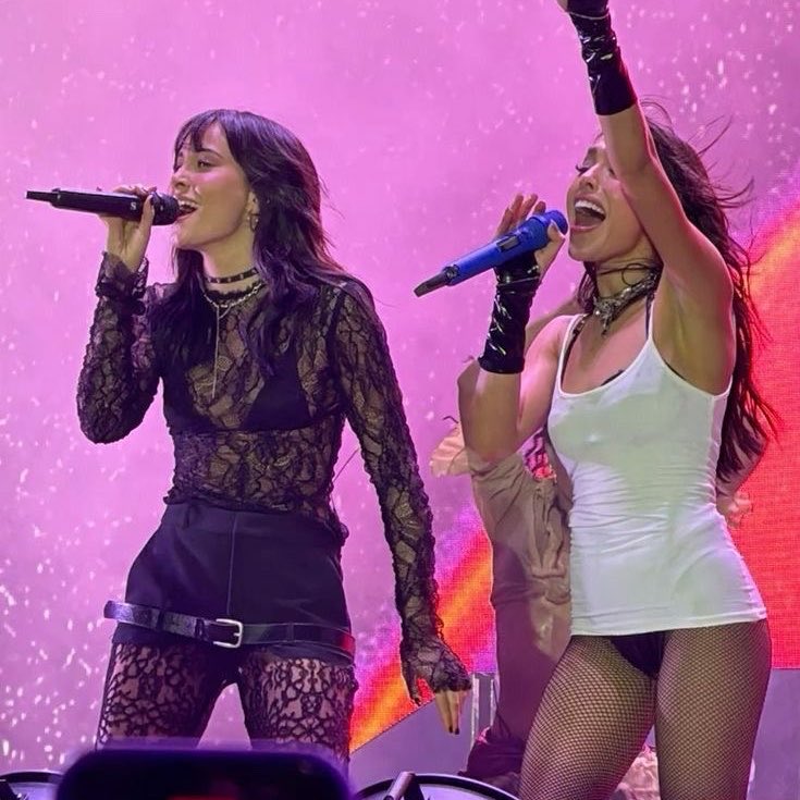 basebydanna's tweet photo. En su reciente live de TikTok con fans, DANNA comentó que también le encantaría volver a cantar “AQYNE” con Aitana en sus shows de México, además de recordar que ayer fue su cumpleaños. 🤍 https://t.co/7jQzmrNoKQ