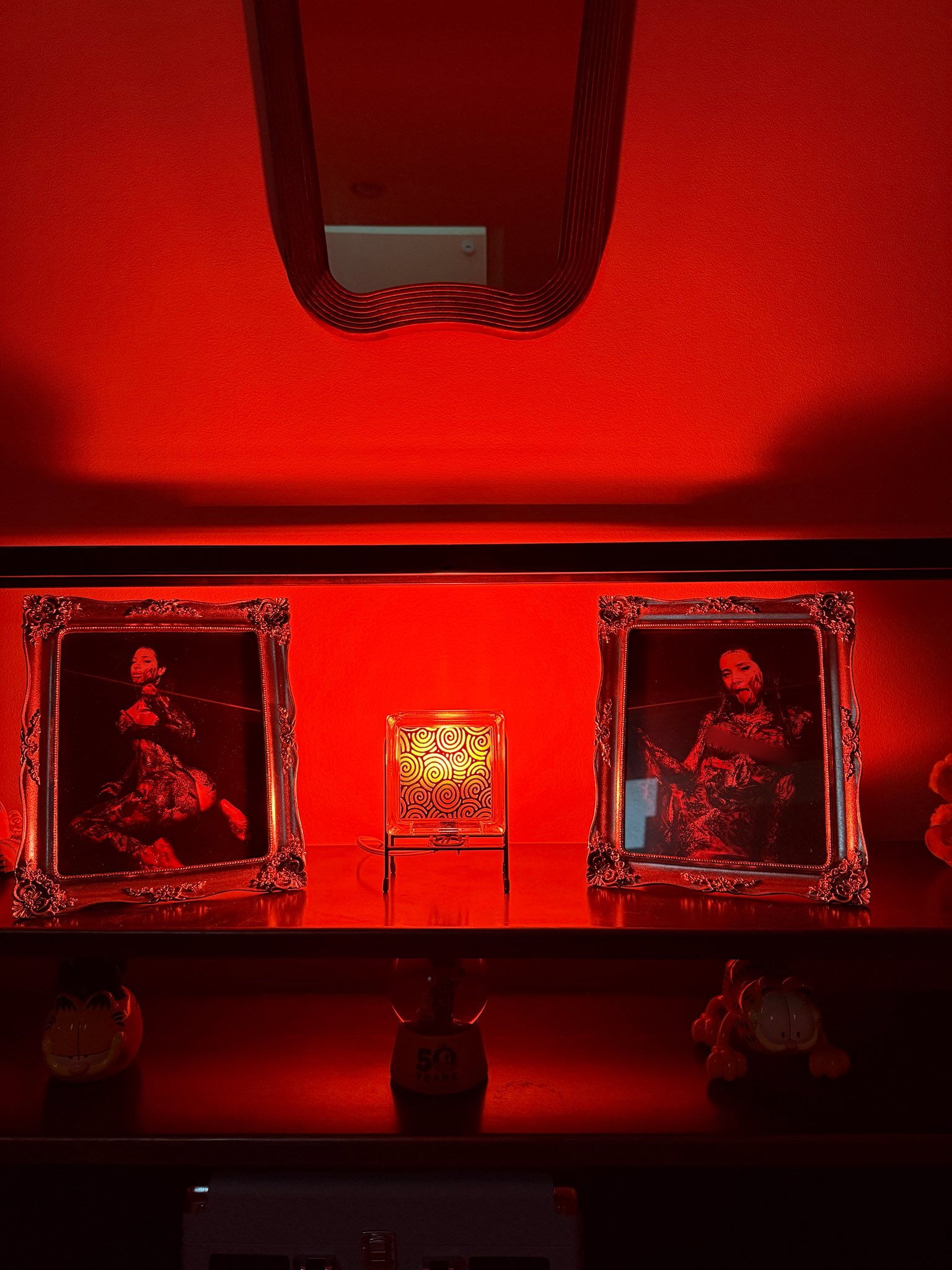for better or worse, i am the kind of woman who has pictures of her own naked body out as decor https://t.co/KYK9Y4xmp8