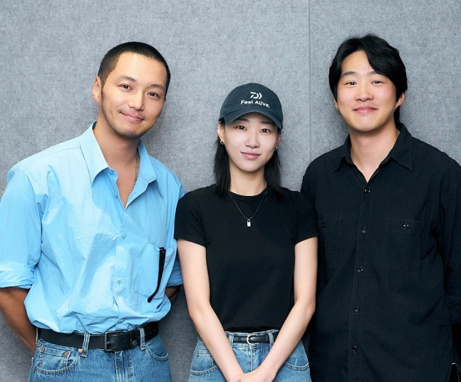 tang__kira's tweet photo. Film A Day Without Hands dibintangi Byun Yohan, Ha Yoonkyung, dan Ahn Jaehong

Menceritakan pasangan yang pindah ke rumah baru dan istirnya mengalami fenomena aneh. Pasangan tersebut bertemu dengan seorang dukun  setelah terus-terusan mengalami kejadian yang tidak dapat dijelaskan secara logis.

Syuting sudah dimulai pada 14 Juni 2026

https://t.co/Sqm2egrOEJ
