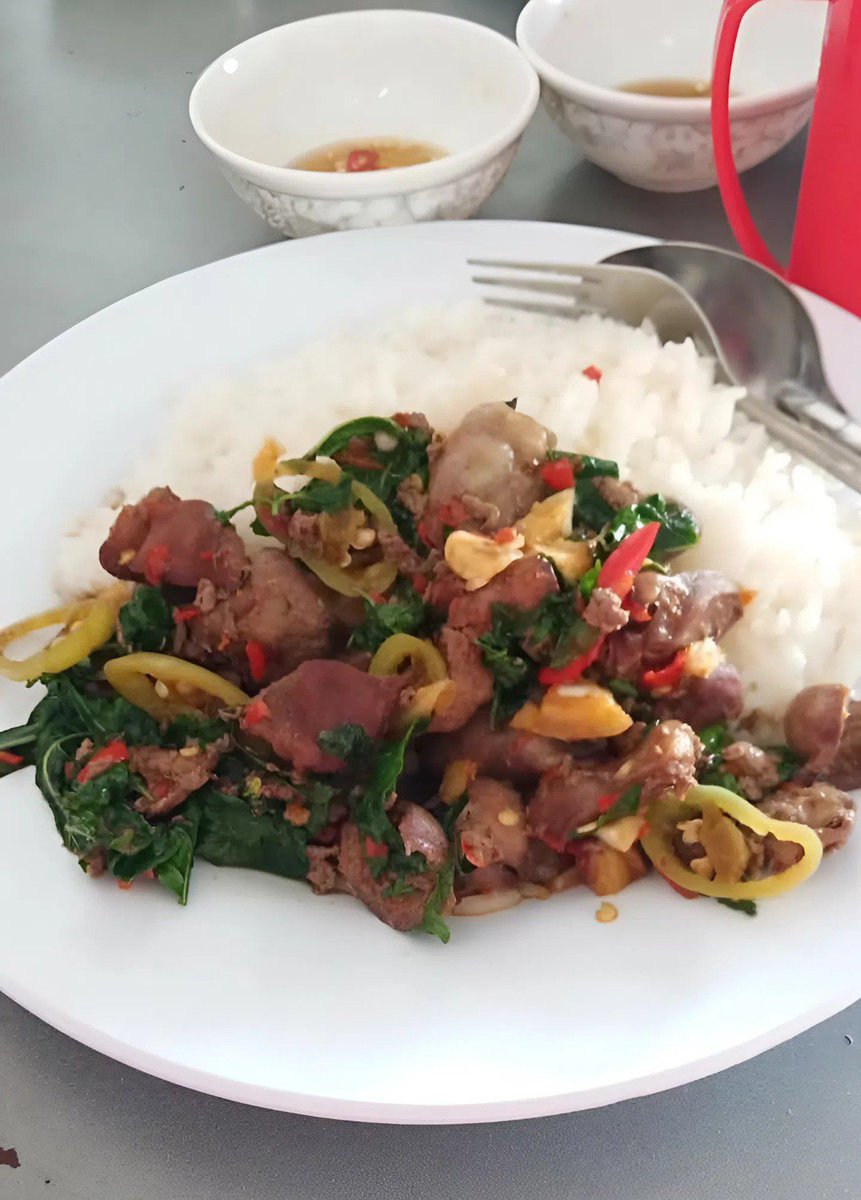 Mixchicky's tweet photo. กะเพราเครื่องใน https://t.co/pQmekzMq4S