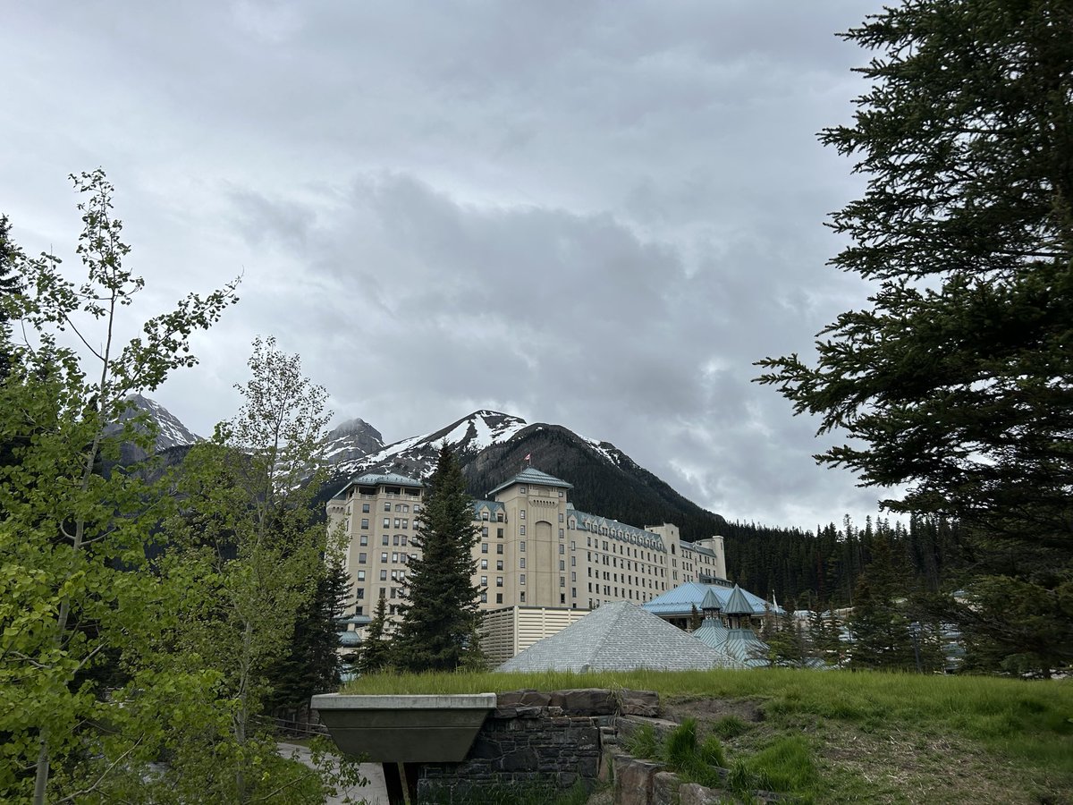 aylixvl's tweet photo. i was in banff last week https://t.co/gcKfmwZWP6