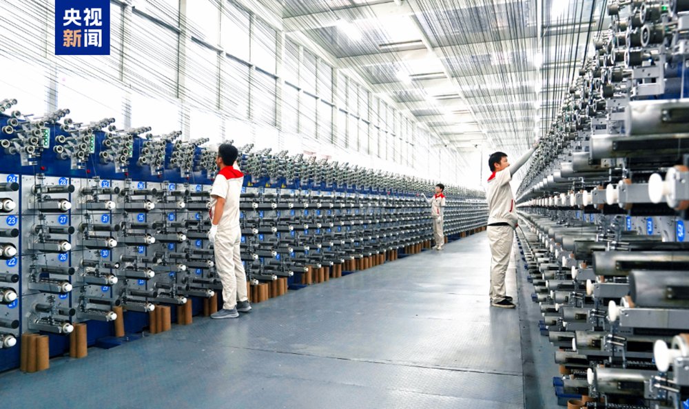 ChinaScience's tweet photo. Three world-class high-performance carbon fiber production lines were put into operation on Sunday in east China's Jiangsu Province, strengthening the country's supply of high-end carbon fiber products. The new lines are made up of a 5,000-tonne large-tow carbon fiber line, a 1,000-tonne SYT70 T1100-grade high-strength carbon fiber line, and a 600-tonne high-modulus carbon fiber line.  

Carbon fiber, known for its light weight, high strength and corrosion resistance, is widely used in fields such as new energy, aerospace, deep-sea, deep-Earth and deep-space applications, sports equipment and 3C electronics.