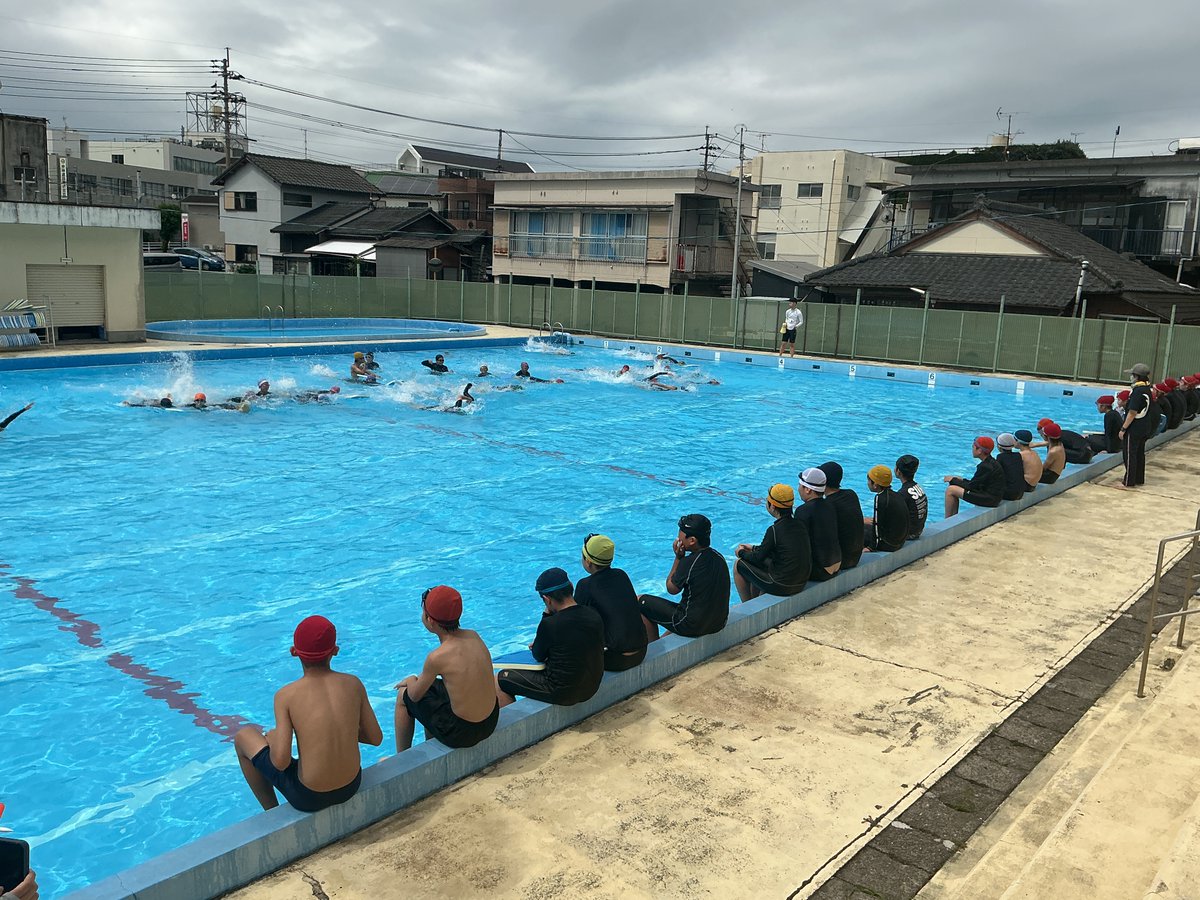 nishihara_esc's tweet photo. 本日、プール開きです！
天気は曇り。今年初めてのプール。気持ちよさそうです。 https://t.co/DfQ9f2Vs03