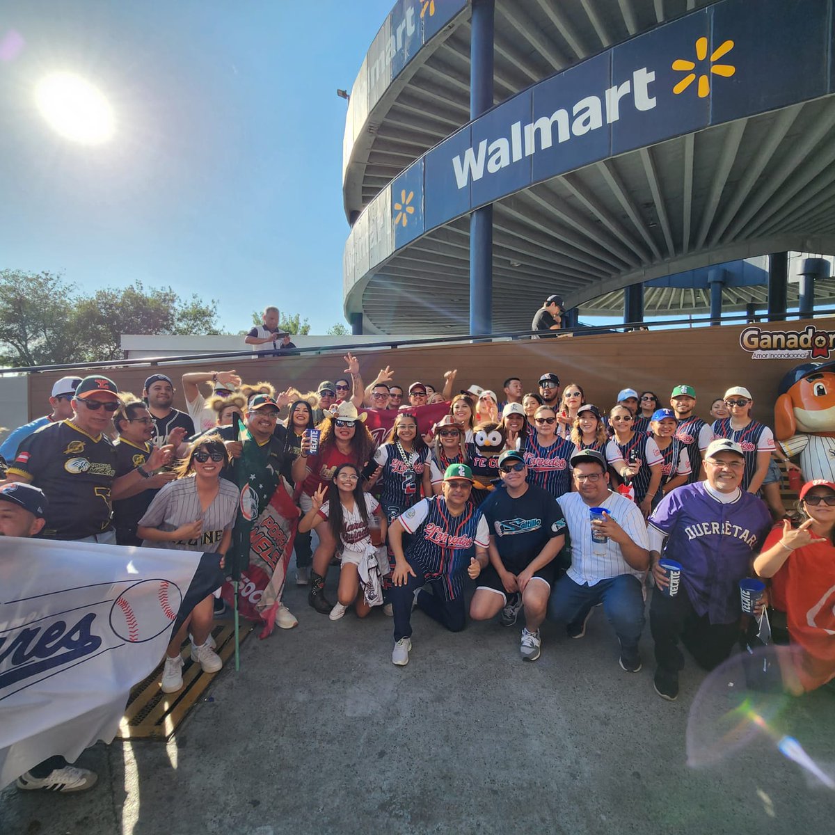 juanitoporaqui's tweet photo. Estimado @Alfonsolanzagor aquí disfrutando el #JuegodeEstrellasLMB EN @ImagenTVMex #LaCasaDelBeisbol un saludo fuerte a todo el colectivo Porras Unidas. Donde participan las diferentes agrupaciones de los 20 equipos de LMB, varios reportando presencia hoy en el Walmart Park https://t.co/eVHaMazPmu