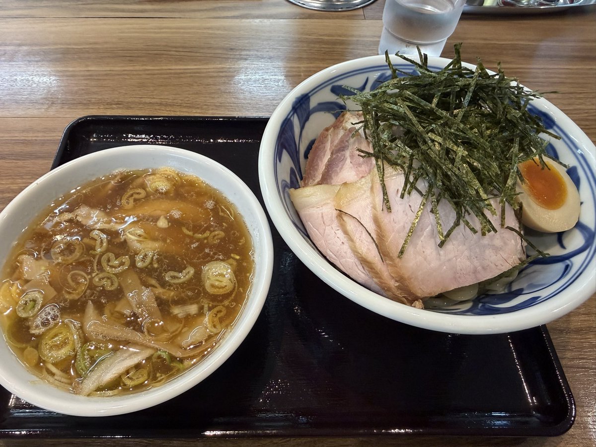 gomdom1982's tweet photo. 飯村製作所さんでチャーシューつけ麺を頂きました。

食べる時は縦置きスタイルでズルっと🍜
2種の🥩もいいねぇ🥰
めちゃくちゃ旨い💯💯💯
最高だよ😭👍

ごちそうさまでした^^ https://t.co/JxCnvEW85O