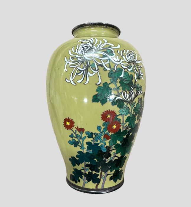 買取実績：七宝焼 菊図 花瓶】 七宝焼の「菊図 花瓶」をお譲りいただき