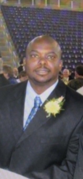 CoachMarkFarley's tweet photo. It is with great sadness that we share the passing of Joe Fuller. He made a difference both on the football field and in his profession. He was a great player, but an even better man. Family forever. Rest in peace, Joe. You will be deeply missed and never forgotten. https://t.co/SEVfhAv3ma