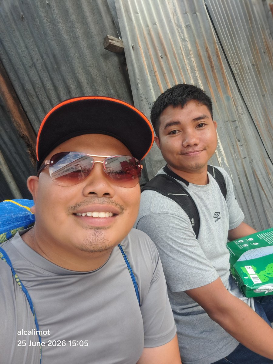 alcalimot's tweet photo. Mga pasaway kong kadete. Bakasyon yarn. https://t.co/q6XYPrRcRD