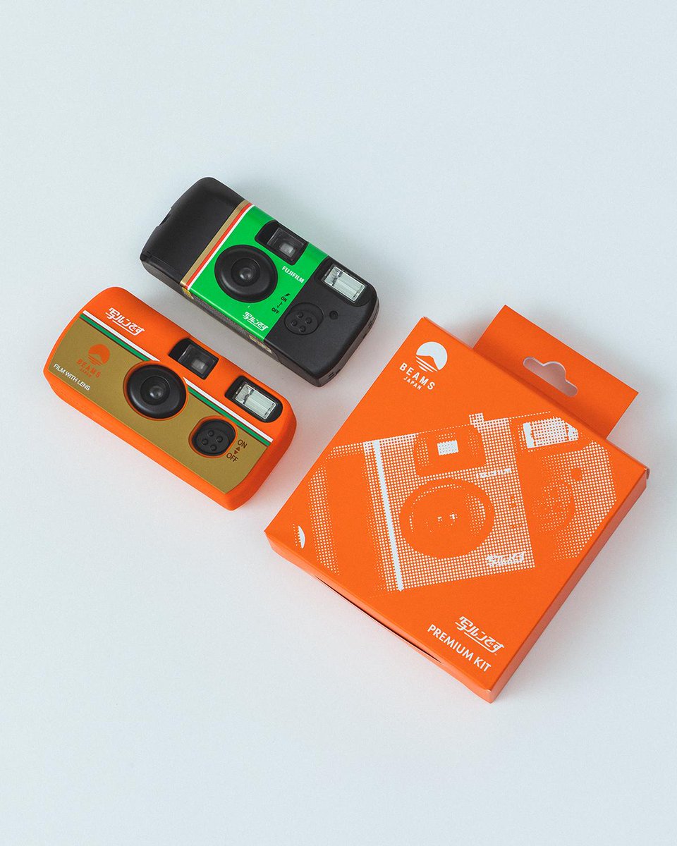 wwd_jp's tweet photo. 「ビームス ジャパン」が「写ルンです」40周年記念の別注コレクションを発売　初代オレンジカラーのセットやキャップなど
https://t.co/mjbZxSQ1VE https://t.co/vFvVpxZExv