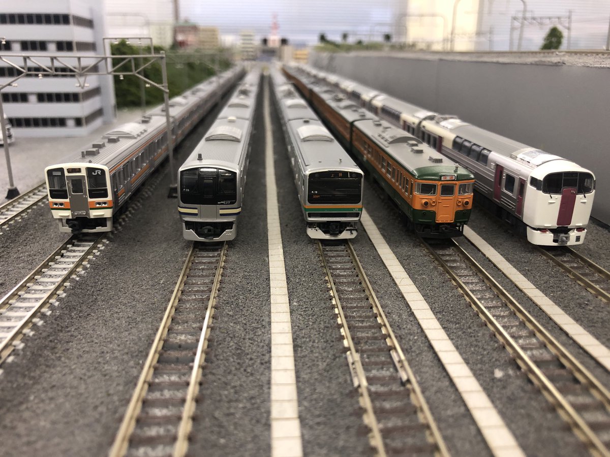 thanks1131500's tweet photo. おはようございます
昨日は、小岩の
@uppercase
さんに 行ってきます 2001年に開業湘南新宿ラインの懐かしいあの車両はしらせてきました。 #115系 #211系 #E217
#215系E231系 https://t.co/lcYNeaR7ar