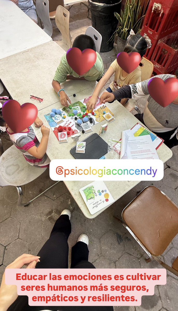 psicologacendy's tweet photo. La infancia moldea el cerebro y la forma en que enfrentaremos la vida. La educación emocional y el acompañamiento psicológico desde edades tempranas pueden sembrar resiliencia, seguridad y esperanza. Hoy tuve el privilegio de compartir psicoterapia con arte en #Matamoros. ❤️🎨🧠 https://t.co/z3fOxL9fQM