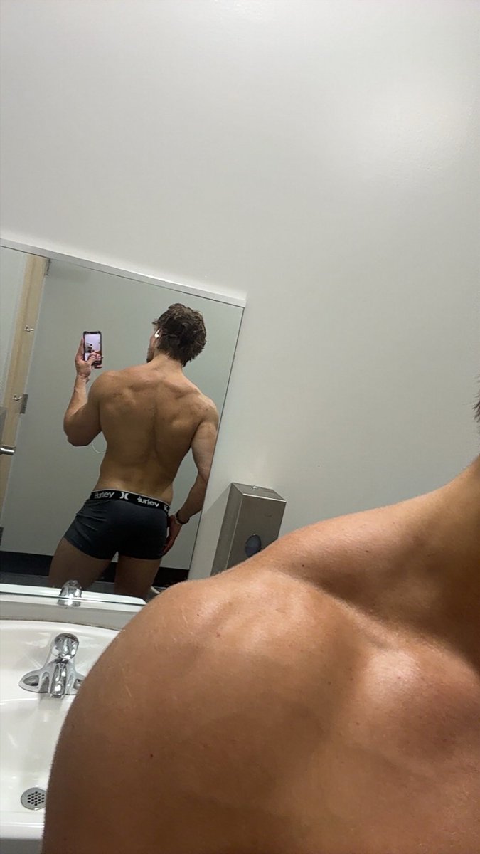 Lukeylifts's tweet photo. how’s the v line? https://t.co/pWhWH1HX92