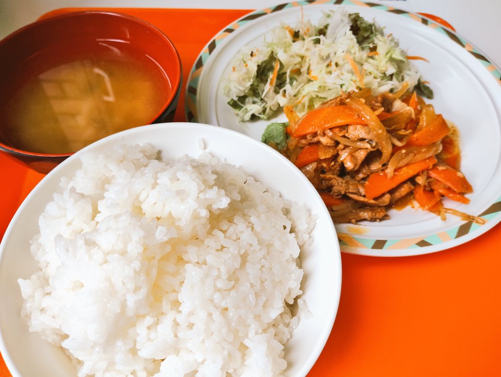 snowdrop_com's tweet photo. 仕事でとある大学に来ているが、学食の喧騒が心地良い。周りからは誰だこのおっさんと思われてるだろうが、あっという間に20年位経ってしまうのですよ。可能性に満ちた若者たちが眩しいです🥺 https://t.co/OQ60UuOfk8