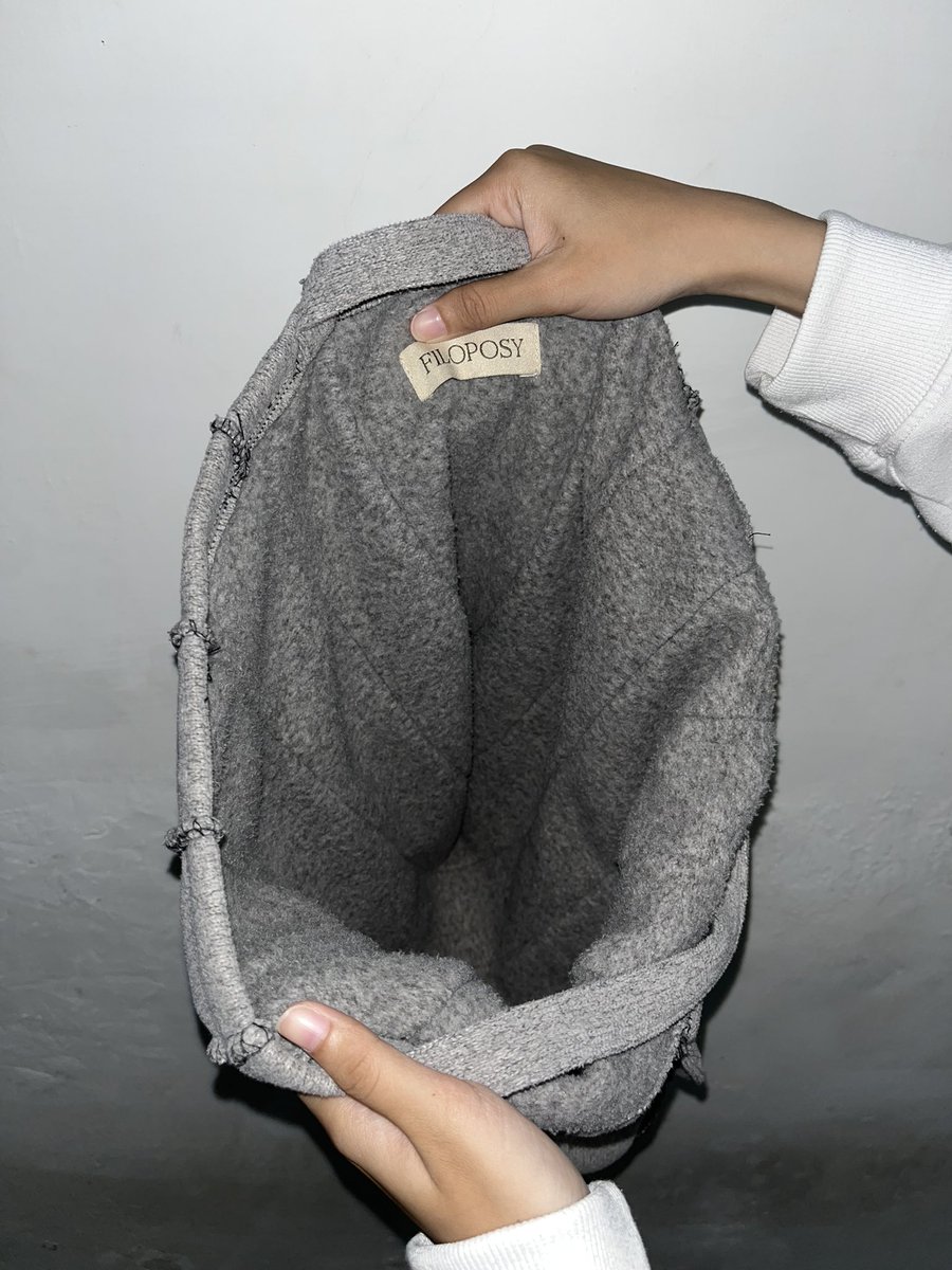 synklr's tweet photo. WTS Filoposy Grey Tote Bag
30k (reprice)

nett ya!
no minus yang ini

#zonauang #preloved https://t.co/XCUYkWiCmP