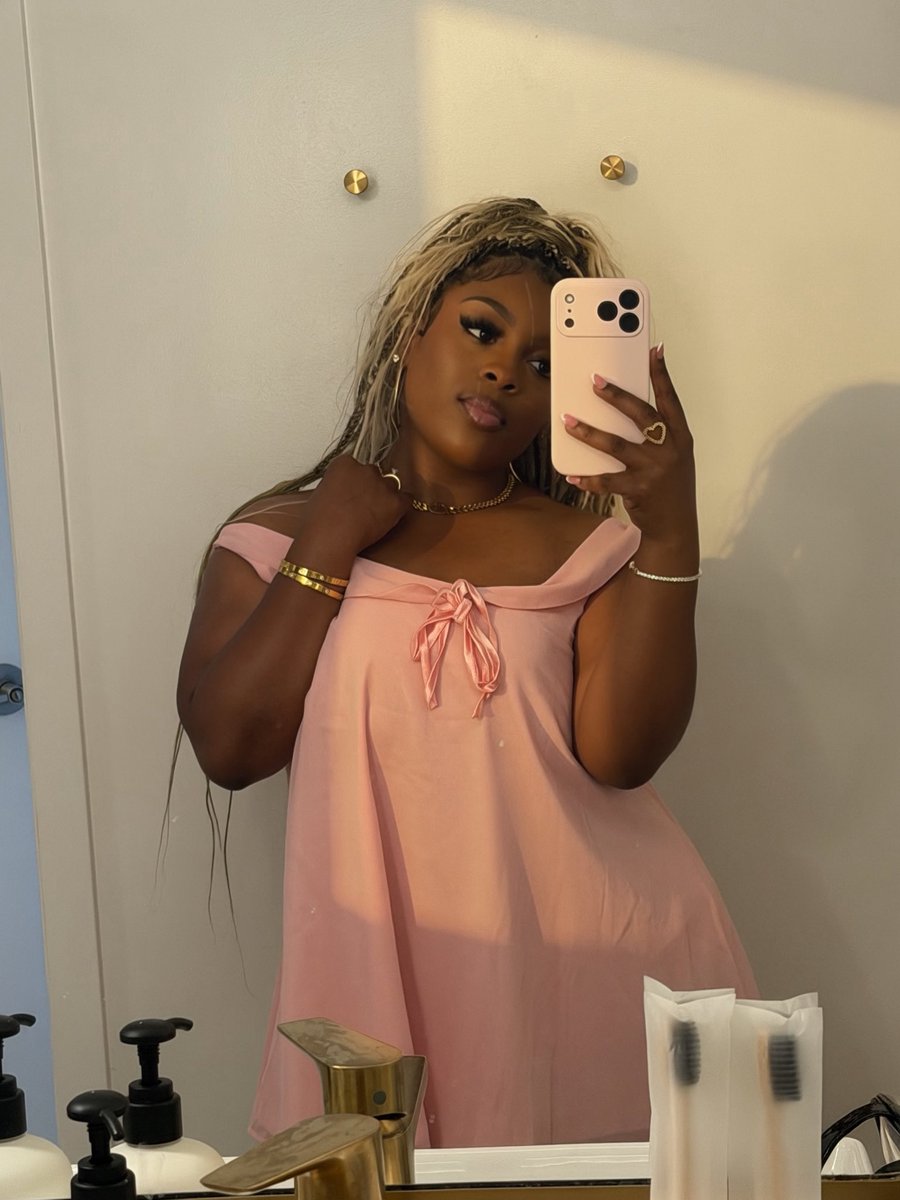 1_itgirlvic's tweet photo. woke up in the yamss
im the birthday 🧁💐🥂 https://t.co/DYd3eg60qb
