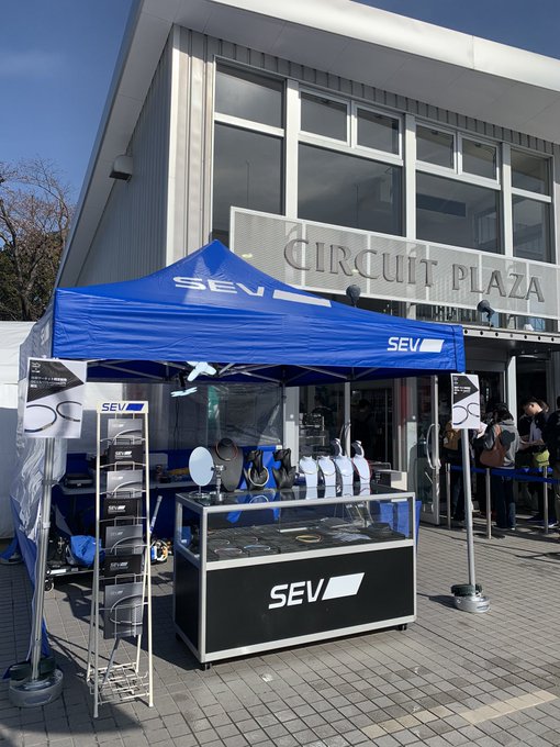 SEV_official's tweet photo. 【イベント情報】
7/3（金）～7/5（日）に
三重県鈴鹿サーキットにて開催されます夏のBIGレース
2026 FIM世界耐久選手権
コカ・コーラ鈴鹿8時間耐久ロードレース第４７回大会
にSEVブースを出展いたします。

毎年バイクユーザーにも大人気な
鈴鹿サーキットコラボSEVルーパーをはじめ
SEVアイテムを多数展示・販売いたします。

鈴鹿8耐久にご来場予定の方はぜひSEVブースにお立ち寄りくださいませ！