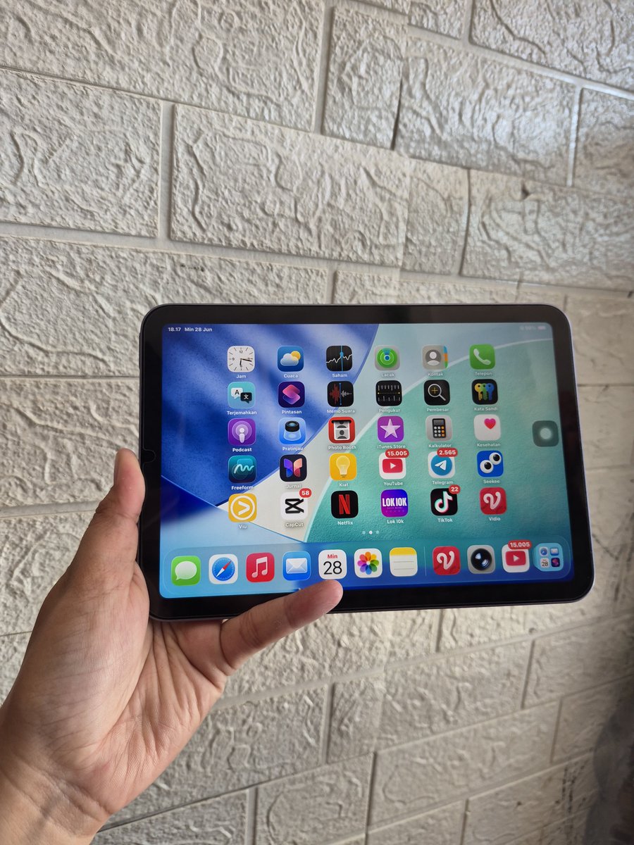 asnoviaaaa's tweet photo. WTS IPAD MINI 6 64GB PURPLE
✅️GOOD CONDI PEMAKAIAN PRIBADI
✅️FULLDUS
✅️FREE CASE 2
✅️FREE TEMPERRED GLASS

AMAN SENTOS IPAD NYA,BISA OYEN ATAU MANUAL YAA😍 DM AJA 

Wts ipad iphone ipad mini 6
#ipad #apple #ipadmini6 #zonauang #zonajajan https://t.co/lbU6mgajMU