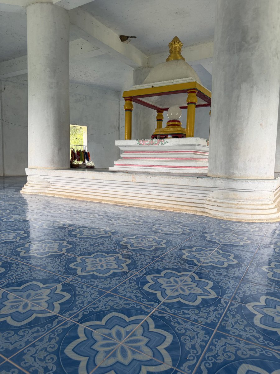 SixtySkills's tweet photo. A perfect practice often happens in unexpected ways.

This occurred in Thailand. It’s a remote place. And you can’t hear the rotary saw. Or see the bird poop on the floor. But for clairvoyance training it is perfect.

The energy for training is next level here. https://t.co/5CAe1OJqxu