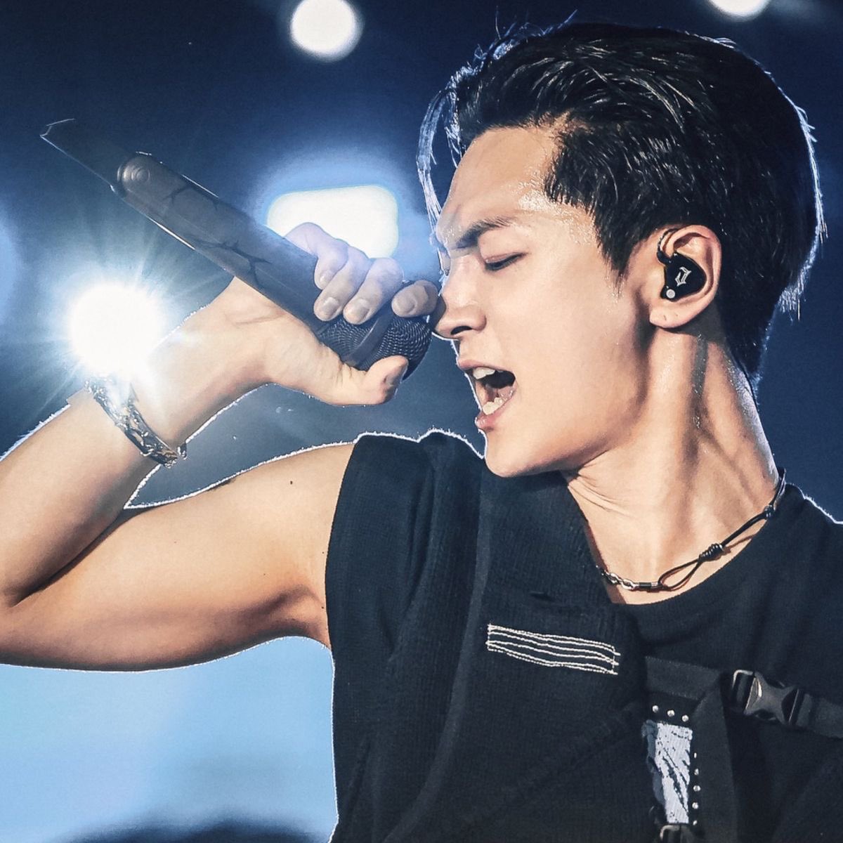 mycherryjay's tweet photo. jay’s side profile 😵‍💫🖤 https://t.co/Hz99g4lyoB