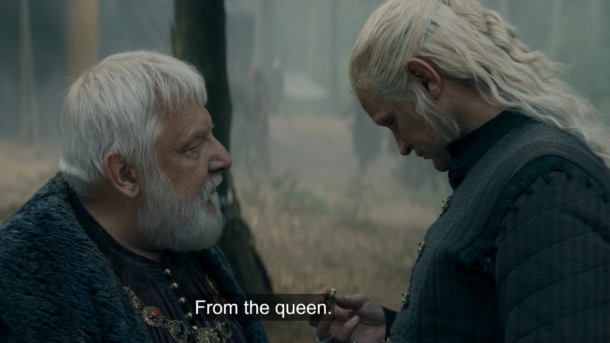 rhaelina's tweet photo. the smile on his face bc rhaenyra wrote to him 🥺 he loves his wife so bad #houseofthedragon https://t.co/z5n7GdX91Z