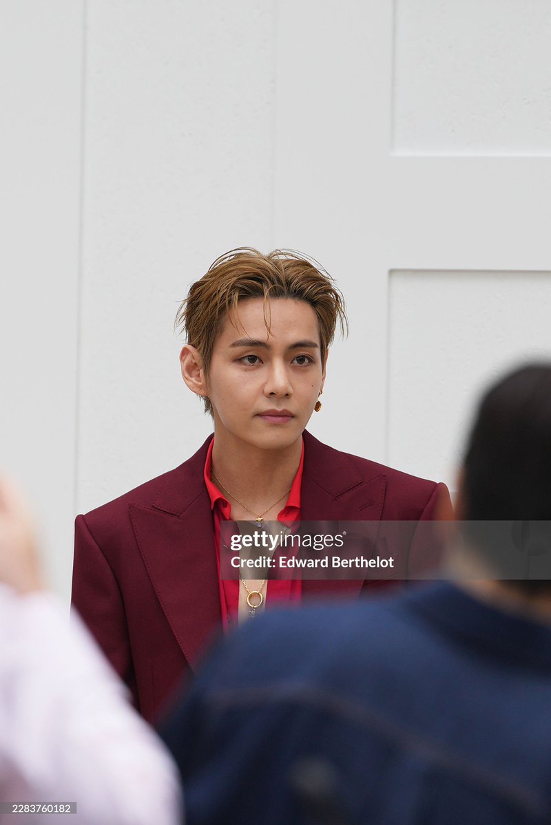 BTSVChartData's tweet photo. Taehyung via Getty Images

#VxCeline #TaehyungxCeline @celineofficial https://t.co/GtNgPfZ3Kv