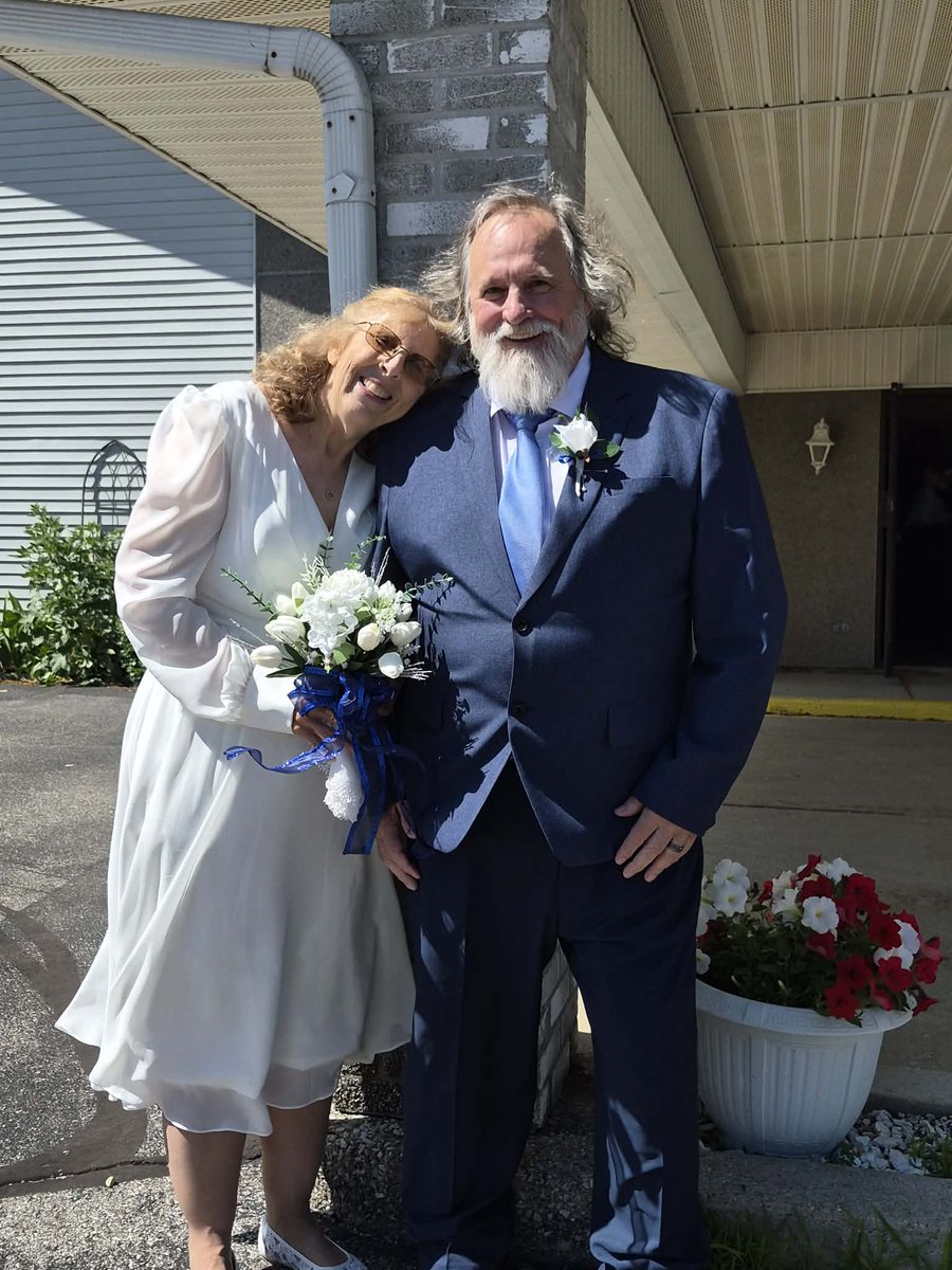 ldf6586's tweet photo. @marcuslemonis @DingleOnMyBerry @BedBathBeyond @ContainerStore @kirklands @AskTheInstaller @CabinetsToGo ##bedbathandbeyond I just got married after my late husband passed away 4 yrs ago and thus would be a great wedding gift https://t.co/d4ppajLNWg