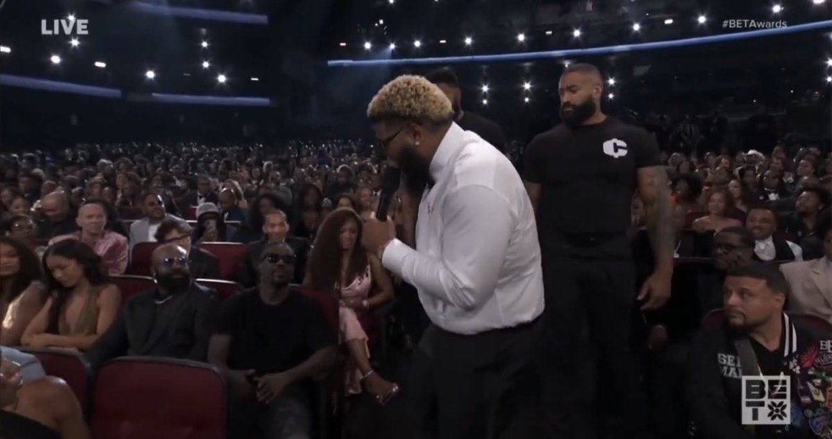 Phil_Lewis_'s tweet photo. Druski to Ray-J: “No seriously, why’d you lie to us, we thought you were gonna be dead?” #BETAwards https://t.co/1mBCY69jGw