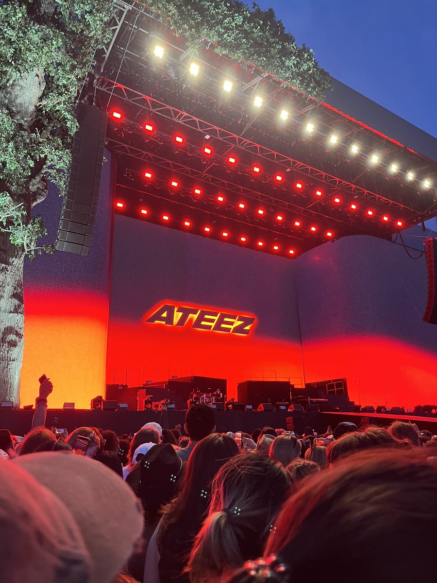 kkamyeo's tweet photo. 28/06/26 ✩ ࣪⊹ thank you ateez for the most amazing night ❤️🏴‍☠️ https://t.co/MVvorrrud3