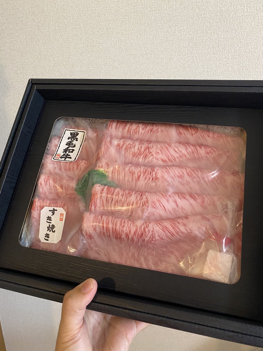 sumaidia_jp's tweet photo. おはスマです！

週末に会社からの
記念日ギフトのお肉が🎁

自分で記念日を1つ決められるのですが、
家族の誕生日が秋冬ばかりだし…と
何となくプロポーズ記念日にしたら
全社朝礼で紹介され
いじられること早5年。笑

ネタになっててやめ際も
わからなくなってます🤣

#企業公式相互フォロー https://t.co/LeCOfWmziJ