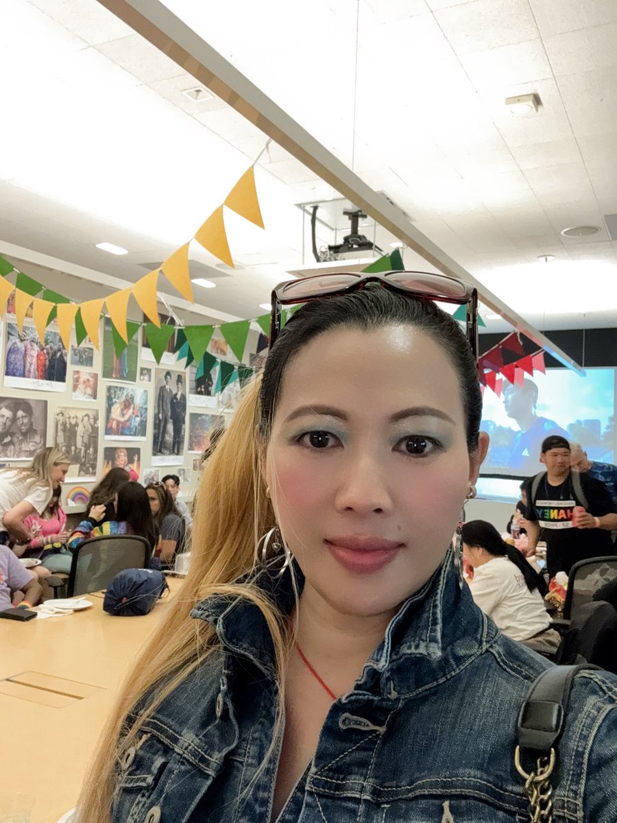 HellenTUSA's tweet photo. What’s a nice #realtor #professional people gathering this noon time at #sanfrancisco #SF #SFAR , with good food and drinks nice #DJmusic at the #garagefloor as well, with icecream served, a lot of politics people showed up too! By #HellenTang ( https://t.co/8N8fbdX2Cr) https://t.co/xsifLV5Ua7