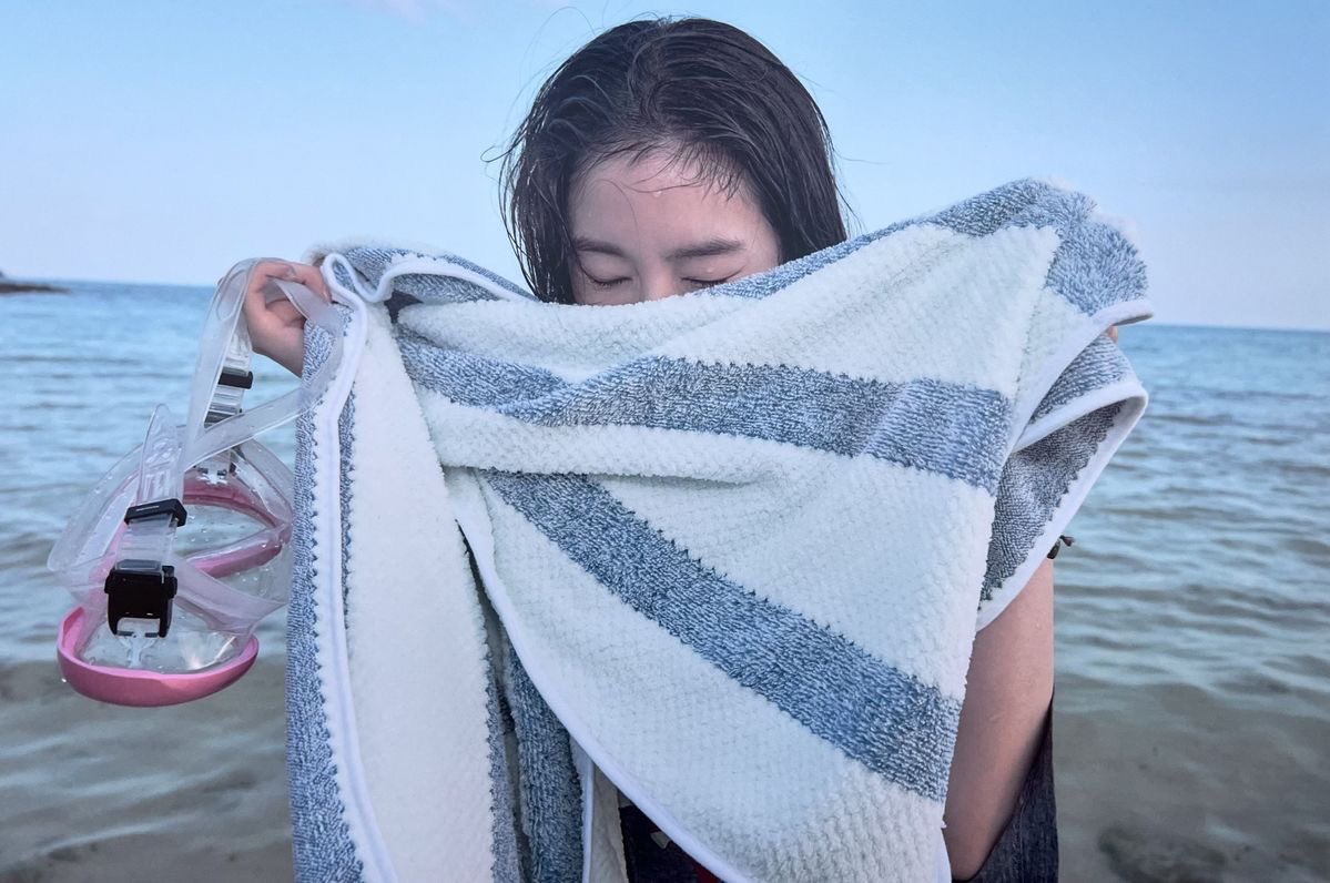 _sayMira's tweet photo. lake and then a sleepover ? 🌻 https://t.co/taFG7UaMLH