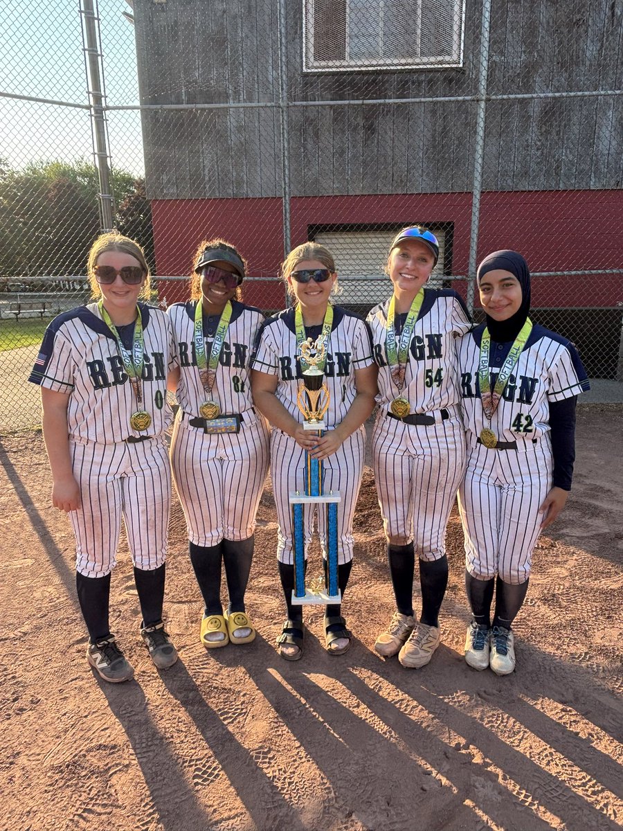 juliaseniw's tweet photo. FIRST PLACE @CRReign09!!! What a great day, we balled out so hard from 8 am to 7 pm playing 4 games. I am so happy that I was able to help my team win this weekend by batting a .471 with 11 RBIs! I caught 6 out of the 7 games and played short for 1! https://t.co/lXRRMOu1mA