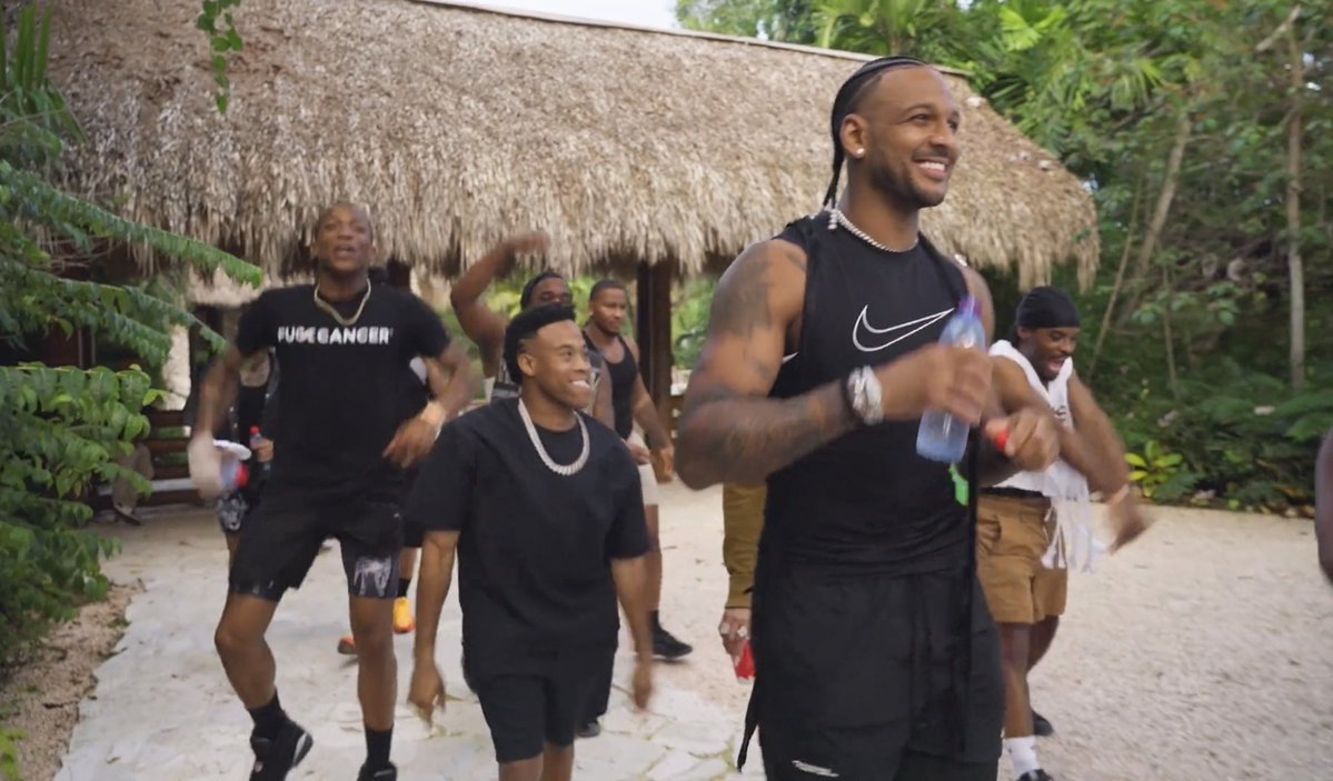 TheZeusReport's tweet photo. Fine $hit back 😩😍 #BadBoysDominicanRepublic #BadBoys https://t.co/TjoNJIbhsL