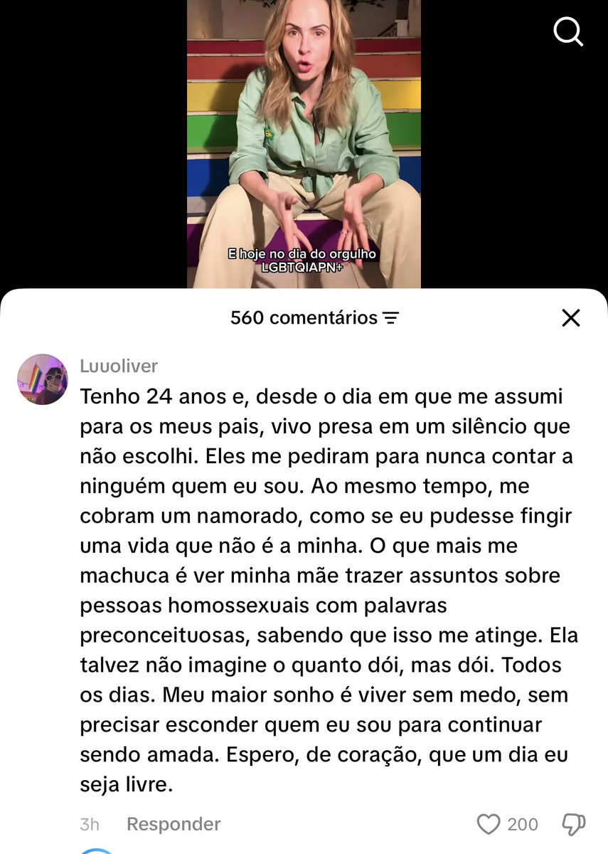 DaniT013's tweet photo. Eu sempre leio os comentários e tem de tudo, mas nos que a Ana Paula vem fazendo postagens tem uns que me tocam muito 🥲
Espero que a pessoa um dia consiga ser ela mesma. Imagina passar a vida toda se anulando. https://t.co/oGXdV3CBU8