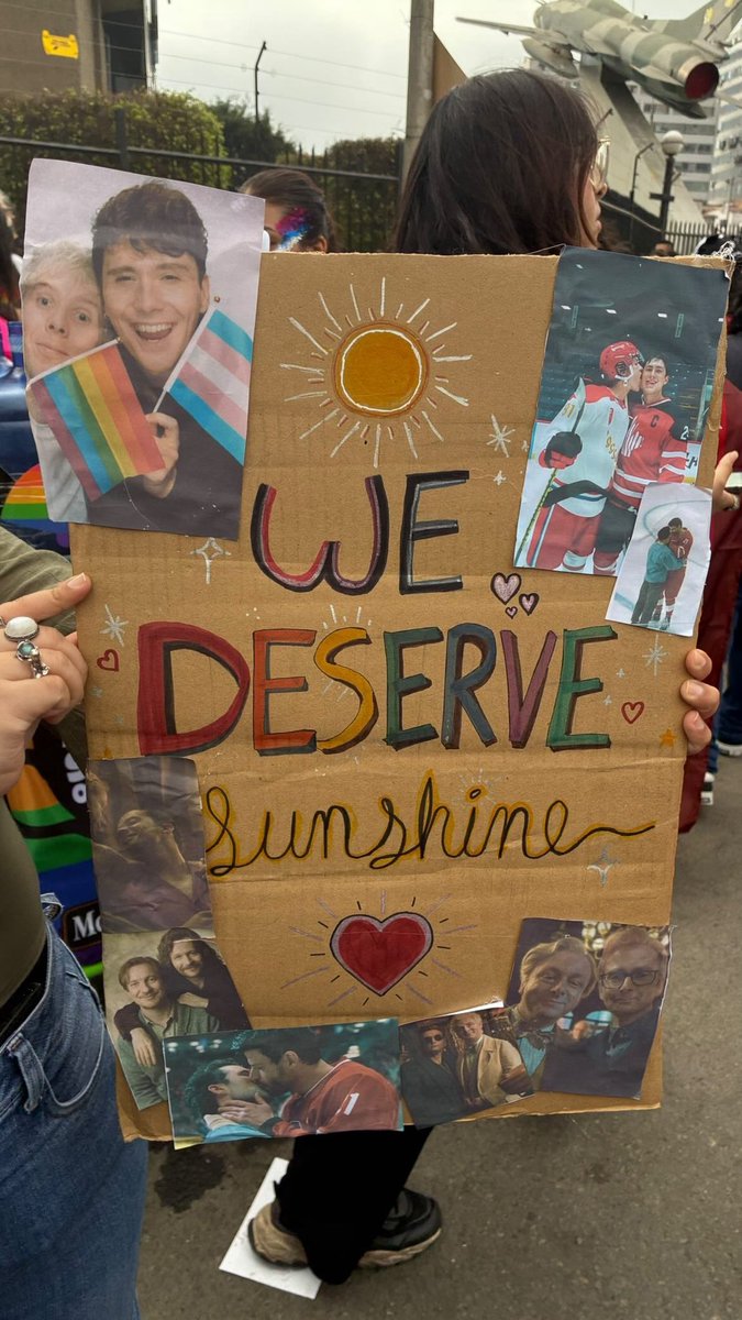 heatedrivalrype's tweet photo. 𝗣𝗥𝗜𝗗𝗘 𝗠𝗔𝗥𝗖𝗛 𝟮𝟬𝟮𝟲 𝗜𝗡 𝗣𝗘𝗥𝗨 🏳️‍🌈

Thank you to everyone who came out yesterday for the Pride March 🫶🏼✨ 

We will always celebrate love, courage, and above all, visibility 🩷

We all deserve sunshine 🏳️‍🌈

#MarchaDelOrgullo2026 #Hollanov 
#HeatedRivalry #Peru https://t.co/87rd3O3y7W