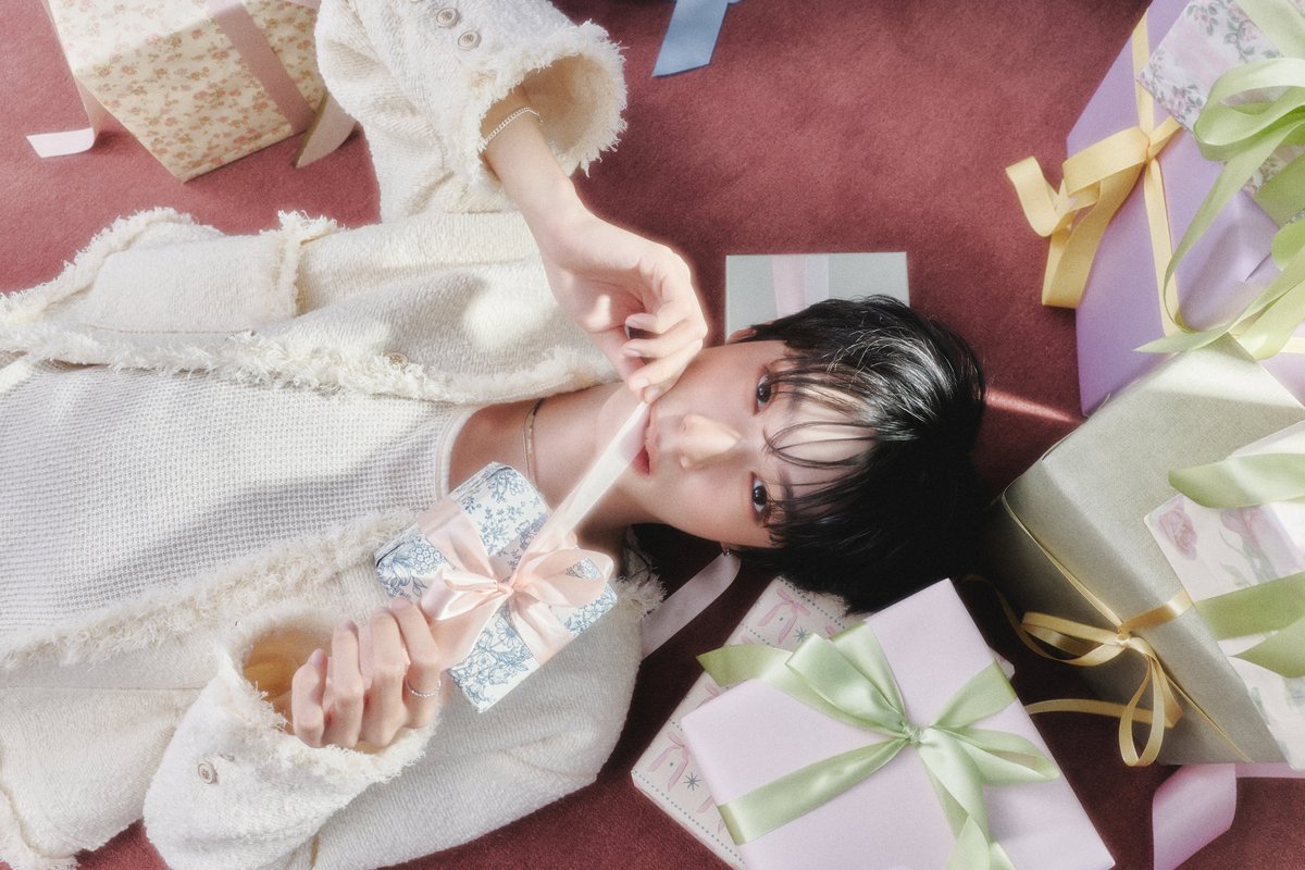 flareu_official's tweet photo. FLARE U (플레어 유) Official Membership U’RE 1st Generation

𝚄’𝚁𝙴 𝚖𝚢 𝚙𝚛𝚎𝚜𝚎𝚗𝚝⭑ ⊹₊ ⋆.ᐟ
Concept Photo

#FLAREU #플레어유
#URE #유어 https://t.co/K3ePrwjyhn