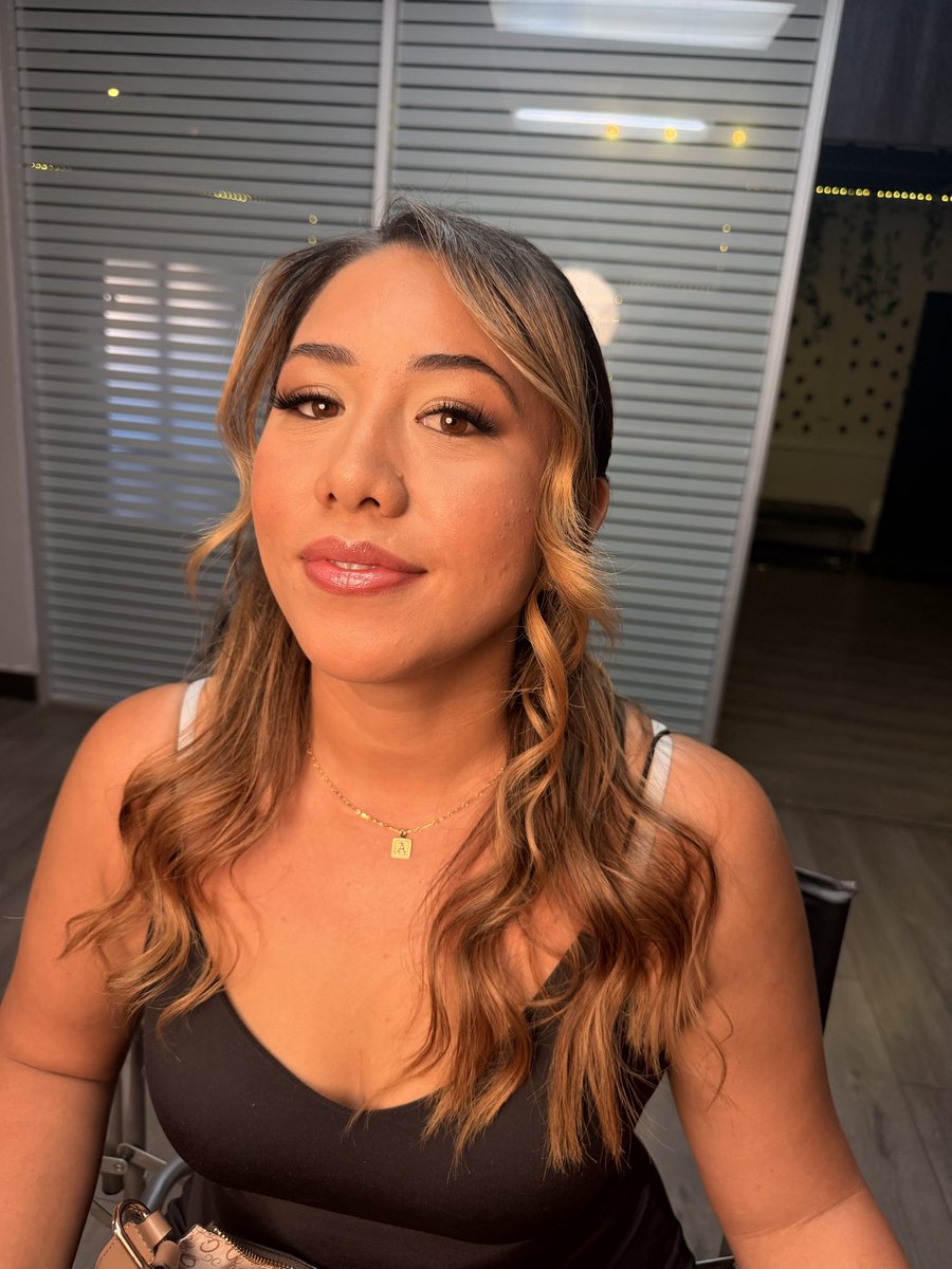 glamsquad702's tweet photo. Natural makeup and hairstyle ideal for your wedding day
#VegasBride #VegasEvents #OnSetGlam #HairAndMakeup #BeautyTeam #BridalBeauty
#VegasLite
#GlamSquad702
#GS702 https://t.co/cjFYV5QEpQ