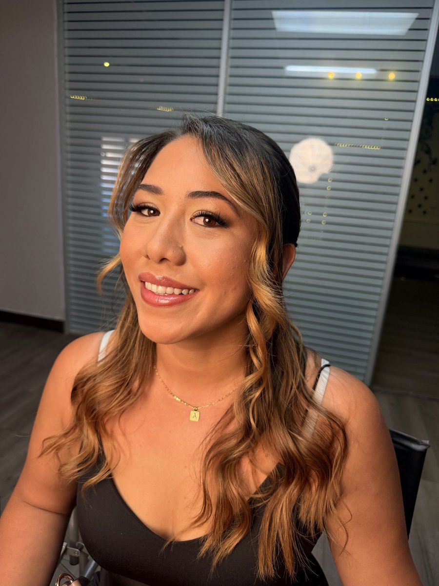 glamsquad702's tweet photo. Natural makeup and hairstyle ideal for your wedding day
#VegasBride #VegasEvents #OnSetGlam #HairAndMakeup #BeautyTeam #BridalBeauty
#VegasLite
#GlamSquad702
#GS702 https://t.co/cjFYV5QEpQ